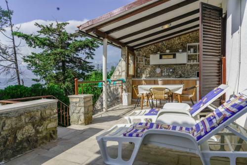 House Bepa Near The Sea