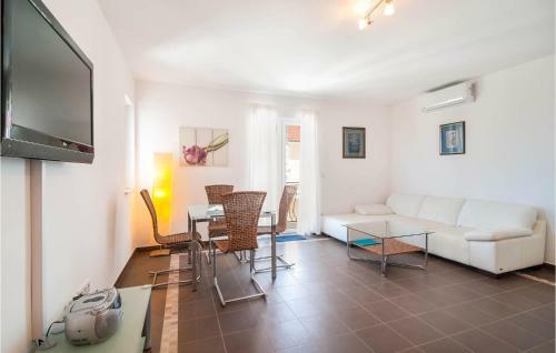Stunning Apartment In Postira With Wifi And 2 Bedrooms