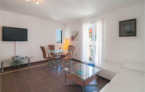 Stunning Apartment In Postira With Wifi And 2 Bedrooms