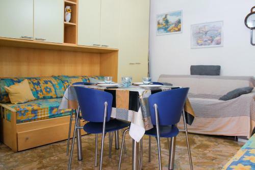 Apartamento [borghetto S] Convenient Location 50m From The Sea