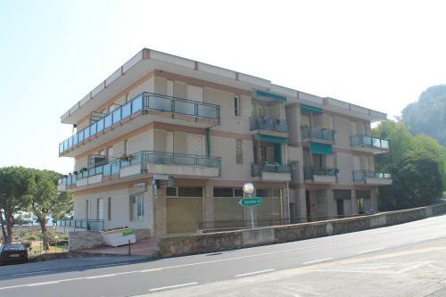 Apartamento [borghetto S] Convenient Location 50m From The Sea
