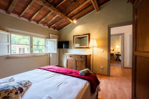Villa Viloca In Camaiore, With Jacuzzi