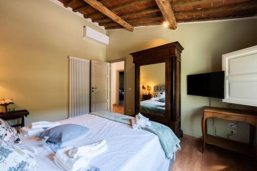 Villa Viloca In Camaiore, With Jacuzzi