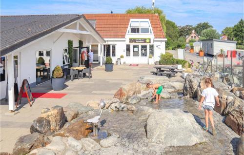Stunning Home In In De Bongerd With 3 Bedrooms #811