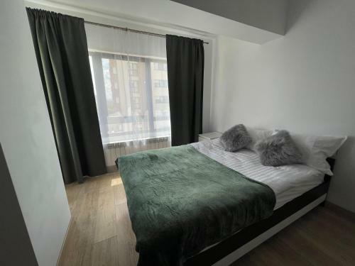 Maxims Luxurious Apartment With Large View