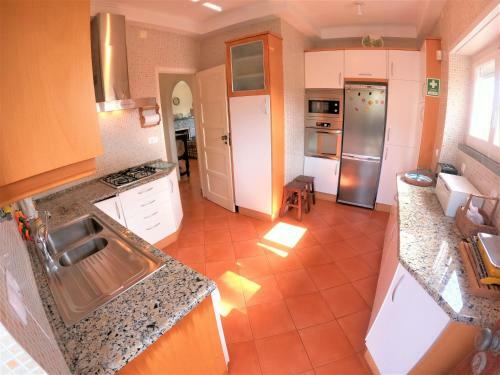 Sintra V4 House With Garden In Colares
