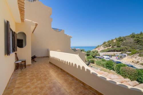 Vale De Centeanes Fabulous Apartment By Innkeeper