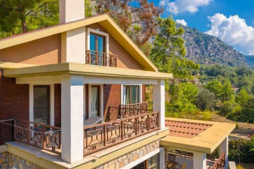 G�cek'te Deniz Ve Orman Manzaral? 4+2 Emir Villa