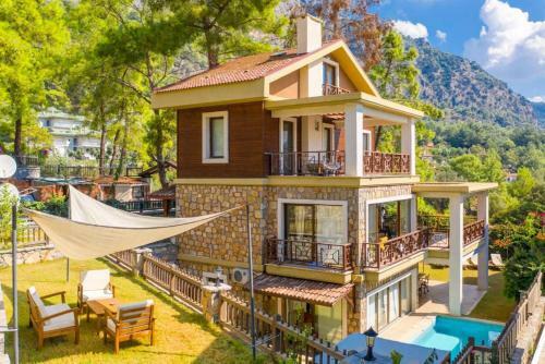 G�cek'te Deniz Ve Orman Manzaral? 4+2 Emir Villa