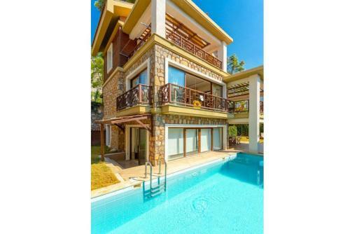 G�cek'te Deniz Ve Orman Manzaral? 4+2 Emir Villa