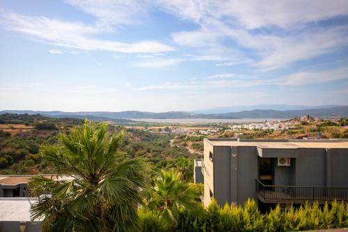 Secluded And Comfortable Villa With Shared Pool And Gym In Milas