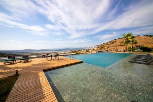 Secluded And Comfortable Villa With Shared Pool And Gym In Milas