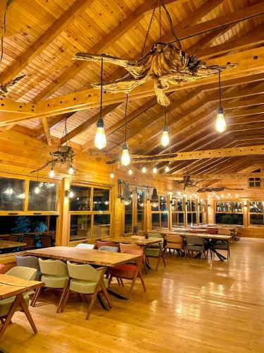Hotel �and?r Resort Restaurant