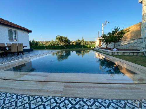 M�stakil Havuzlu Villa