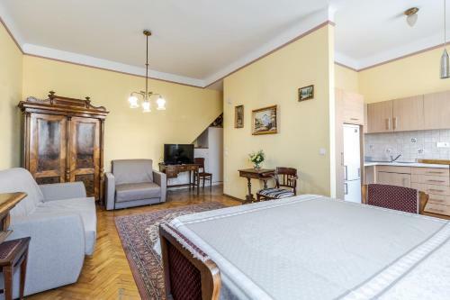 George Apartment