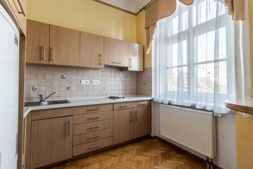 George Apartment