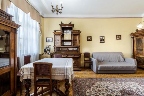George Apartment