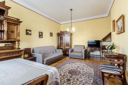 George Apartment