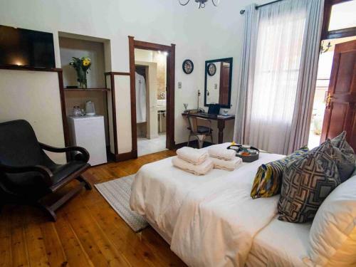 Hostal 74 On Retief Guesthouse