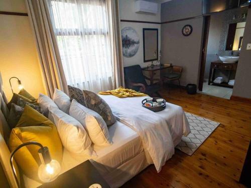 Hostal 74 On Retief Guesthouse