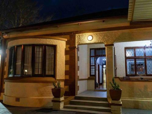 Hostal 74 On Retief Guesthouse