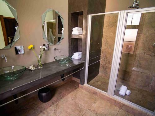 Hostal 74 On Retief Guesthouse