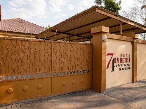 Hostal 74 On Retief Guesthouse