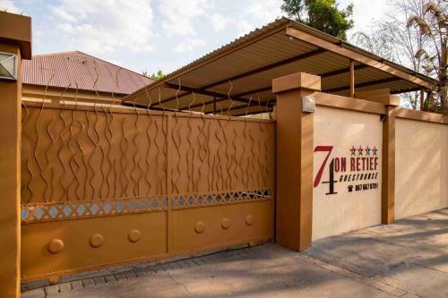Hostal 74 On Retief Guesthouse