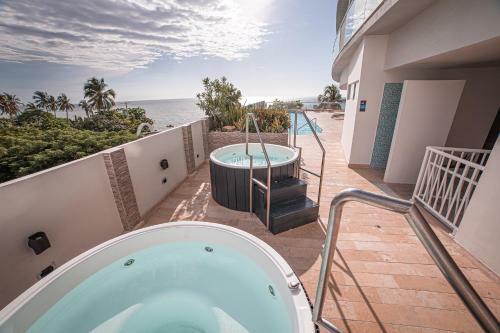 Modern Apartment With Spectacular Sea View.