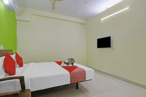 Hotel Oyo 90936 Dk Reddy Square