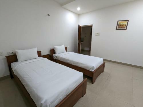 Hotel White Fern Stays