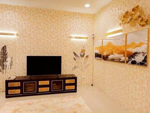 Amazing 4 Bedroom Townhouse With Ample Parking