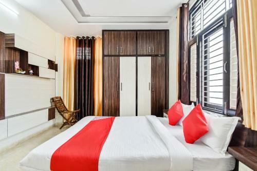 Hotel Oyo 63137 Ekansh Palace