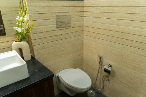 Luxury And Elegance With Three-bedroom Apartment In Central Jaipur