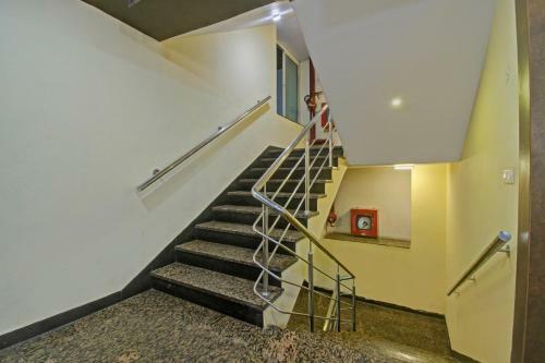 Capital O 91036 Hotel Stanza