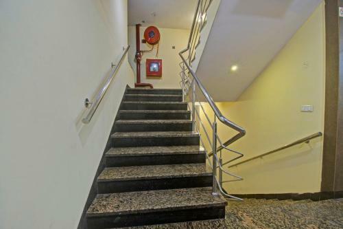 Capital O 91036 Hotel Stanza