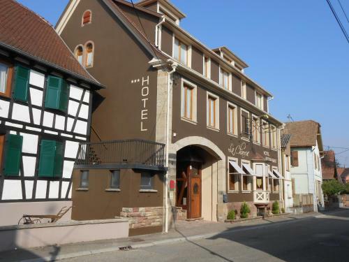 Hotel Logis H�tel Restaurant La Charrue