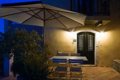 Hostal Agathes Traditional Houses