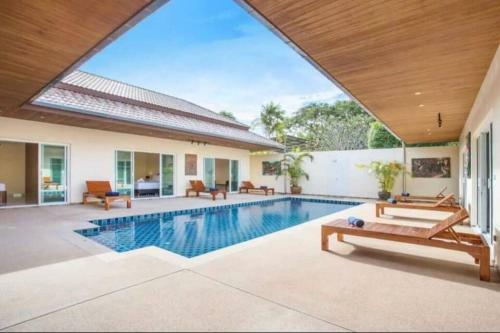 Villa Avec Piscine � Rawa�