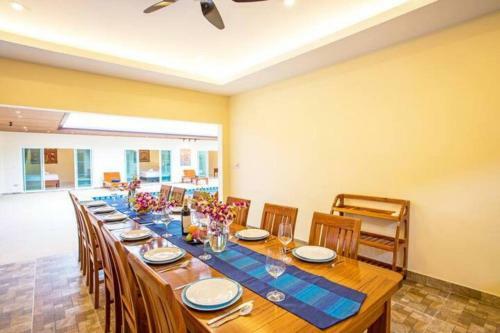 Villa Avec Piscine � Rawa�