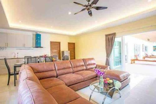 Villa Avec Piscine � Rawa�