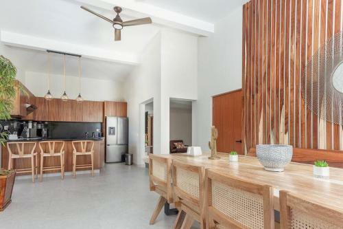 Modern 3bd/3ba Home With Pool And Rooftop