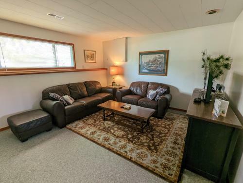 Apartamento Two Bedroom Basement Suite