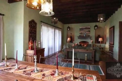 Gorgeous 4 Bedroom Home With Pool