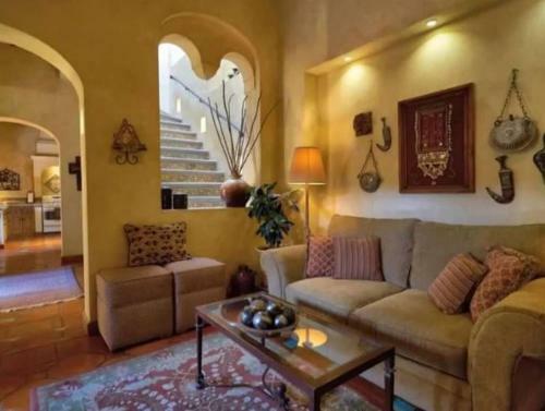 Luxurious 2 Bedroom Home With Fireplace