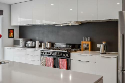 Villa Staycentral - Richmond Residence