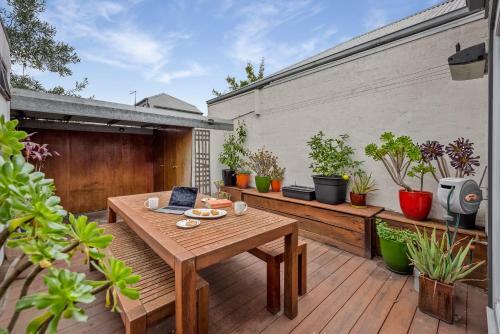 Villa Staycentral - Richmond Residence