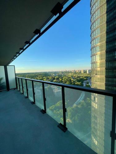 Apartamento Modern Condo On Bloor