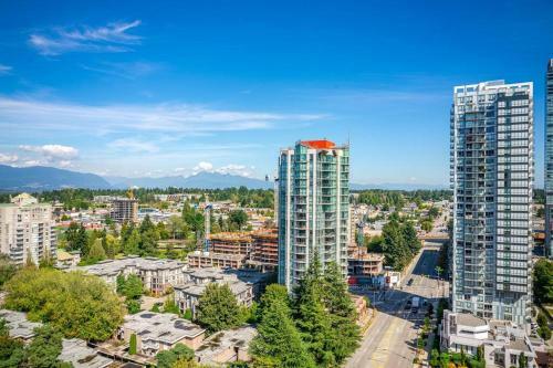 Apartamento Luxury 2br Condo W/ Great View In Surrey Center