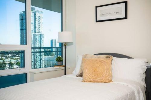 Apartamento Luxury 2br Condo W/ Great View In Surrey Center
